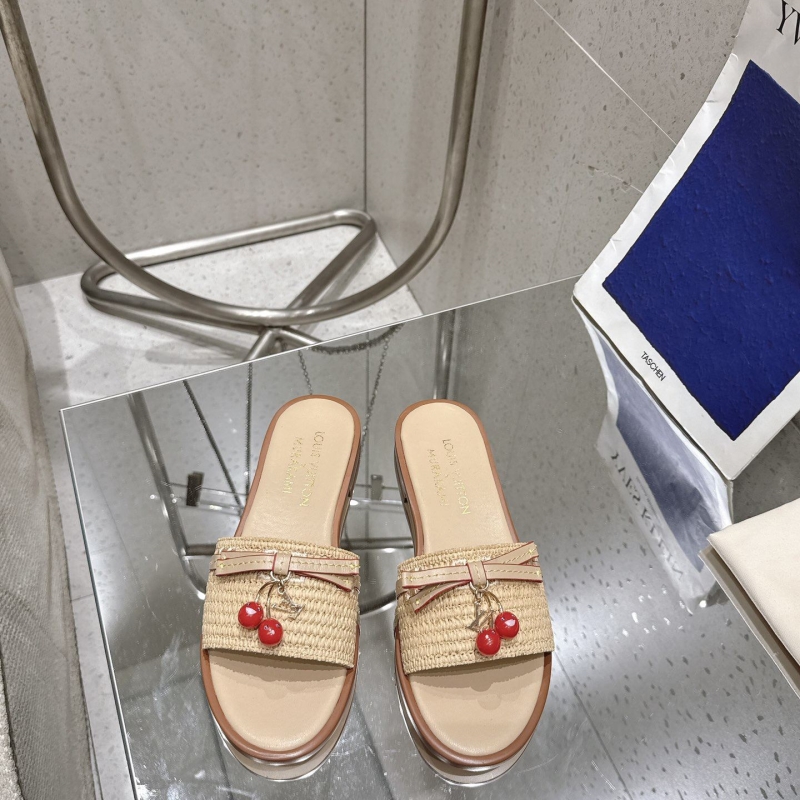 l0vis Vvtt0n slippers